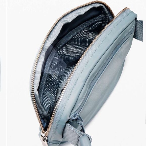 Lululemon Everywhere Belt Bag 1L in Chambray (Light Gray/Silver) W9CEYS EUC - Picture 5 of 12
